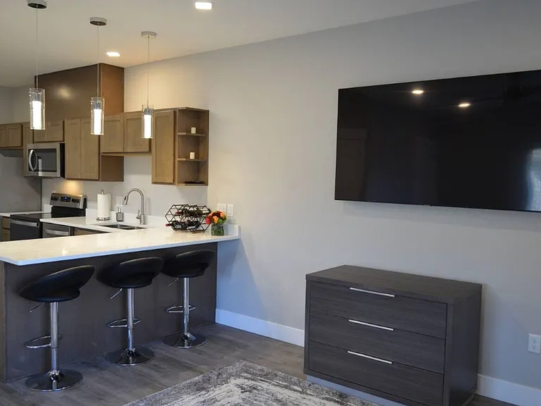 515 Burton St — Photo 10