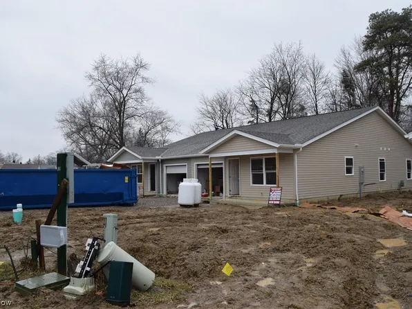 613 Belle Ct #6A, Maple Heights, OH 44137