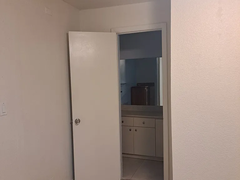 1900 N Hibiscus Dr — Photo 5