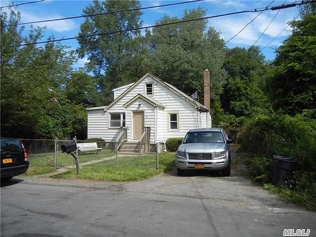 2nd image of 25 Adams Ln