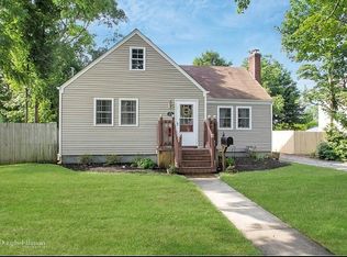 23 Francine Dr N, Massapequa, NY 11758