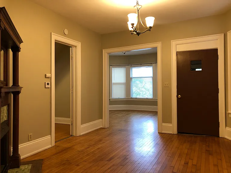 2539 S Graham St #LOWER — Photo 1