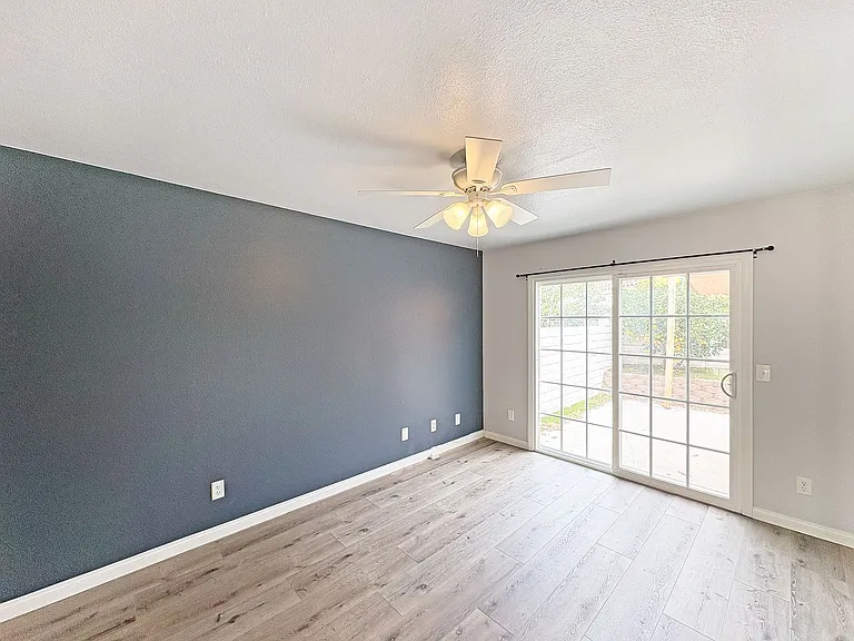 266 Oleander Dr — Photo 13