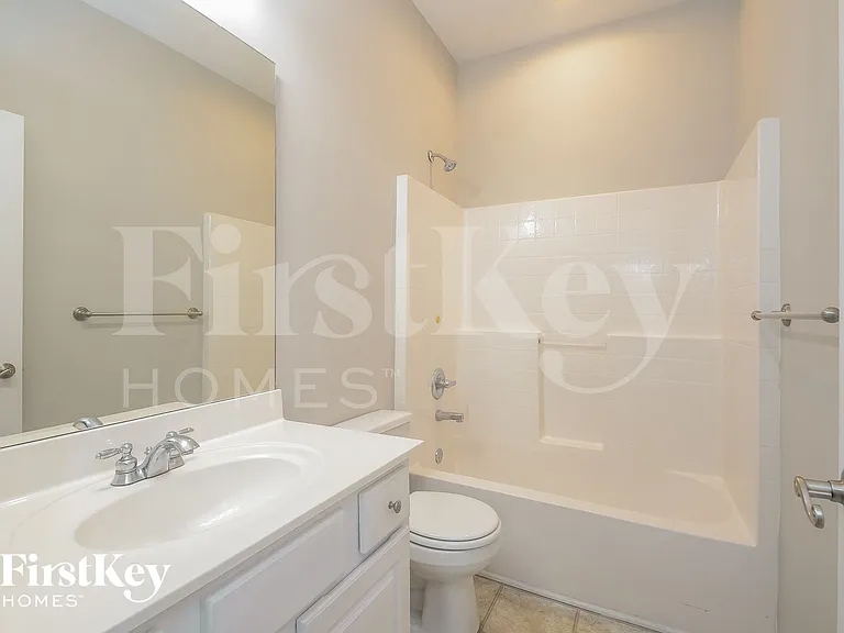 4872 Longmeadow Dr — Photo 13