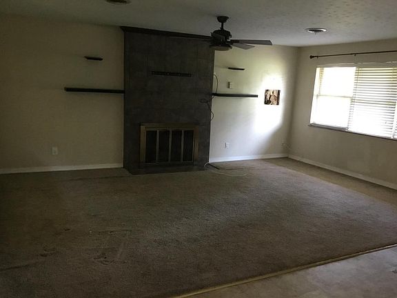 4th image of 1715 Woodhaven Dr