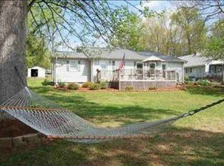 1110 Calhoun Rd E, Greenwood, SC 29646