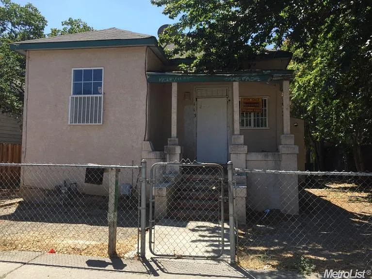 1130 E Park St photo 1