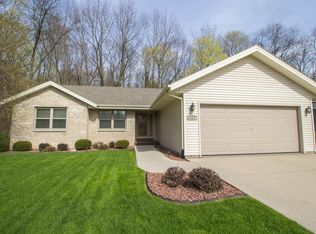 652 Highview Dr, Slinger, WI 53086