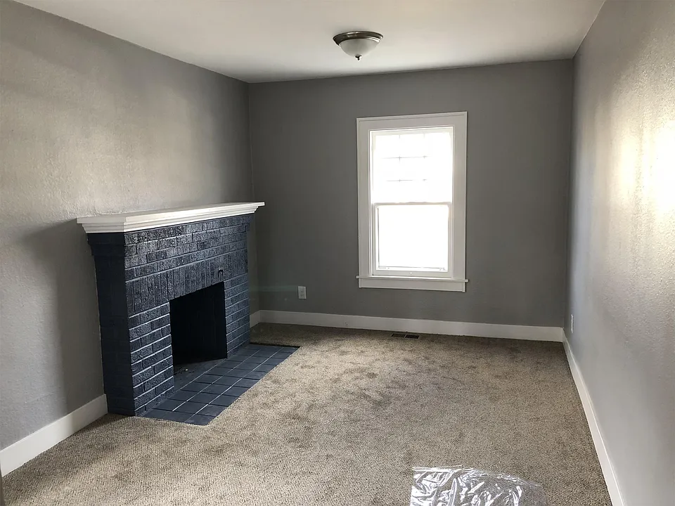 Bedroom 1 - decorative fire place (non functioning)