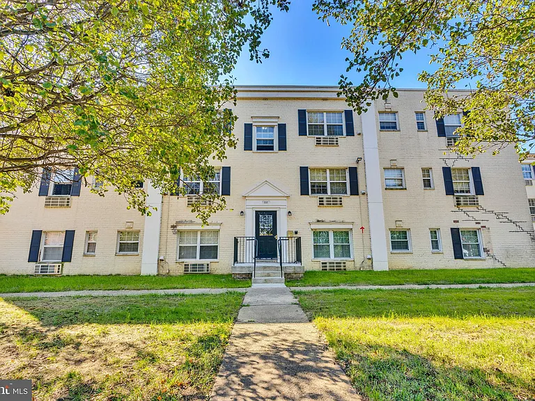 2237 Farrington Ave #203 — Photo 1