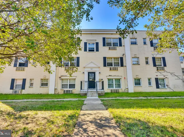 2237 Farrington Ave APT 203, Alexandria, VA 22303