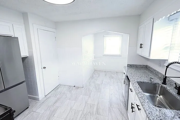 1313 Coventry St — Photo 6