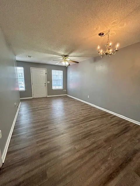 1501 Myrtle St — Photo 3