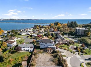 284 Seafield Rd, Colwood, BC V9C3G7