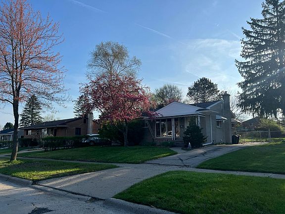2nd image of 812 Friar Dr