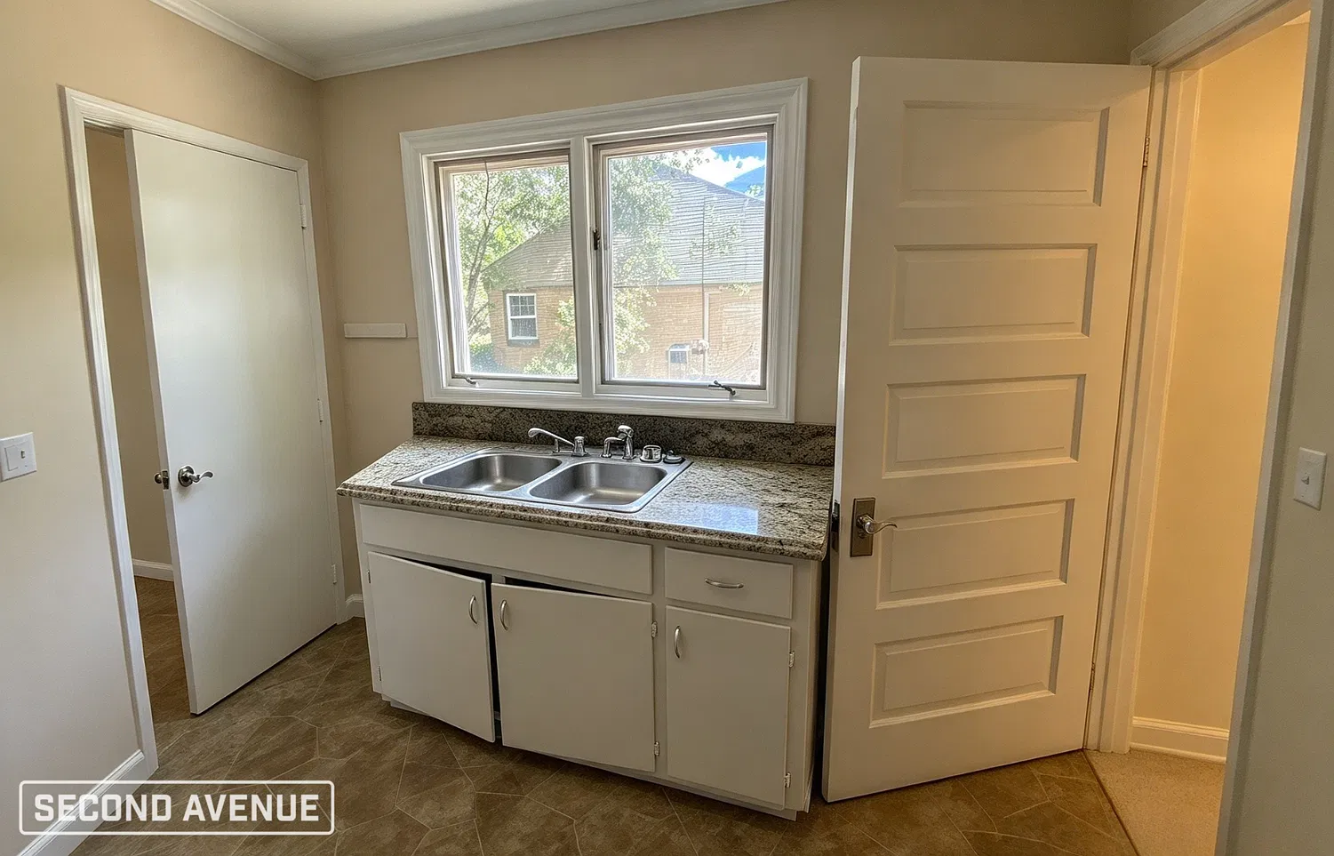 3 bed, 2.0 bath, 996 sqft, $1,295 — Photo 4