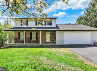 28 Ginna B Dr, Robesonia, PA 19551