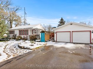 7962 Booth St, Niagara Falls, ON L2H 1E8