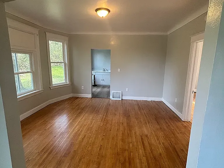 3015 Wellington St — Photo 2