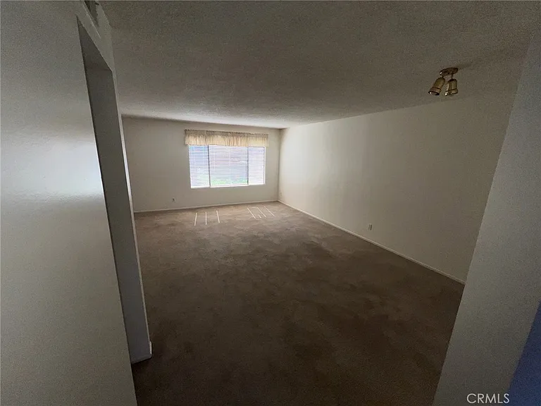 1435 Westmont Dr — Photo 10