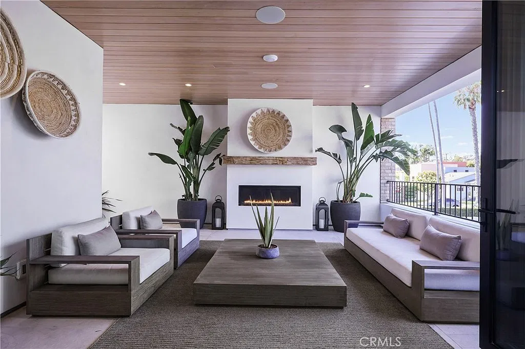 2 bed, 2.5 bath, 1300 sqft, $15,000 — Photo 1