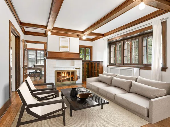 118 Rustic Ldg W, Minneapolis, MN 55419