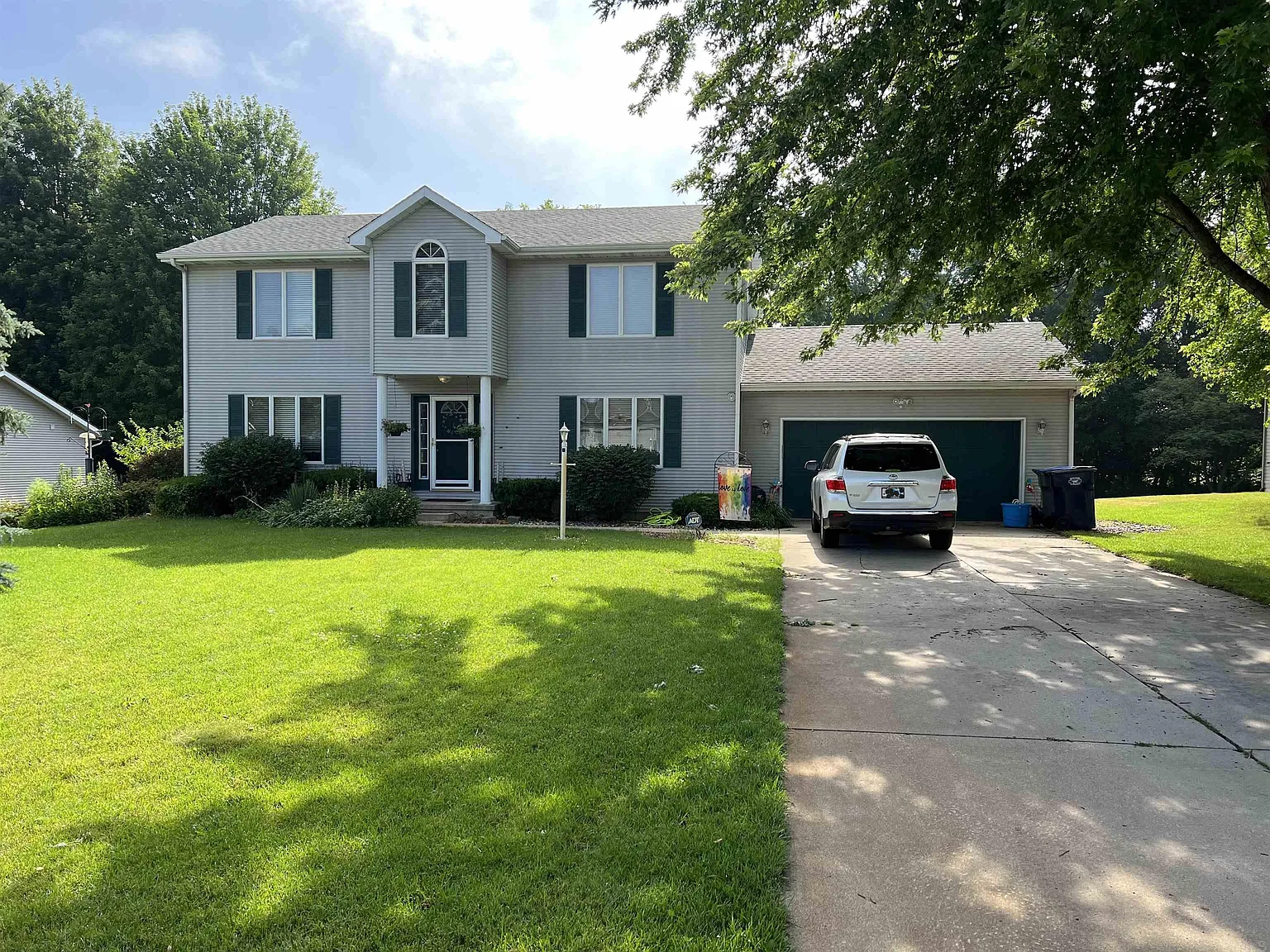 820 Lydia Dr photo 1