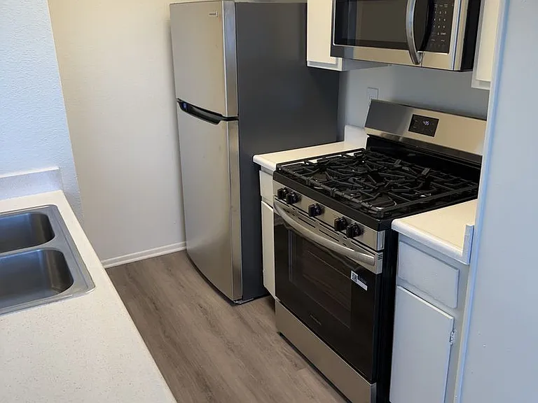14543 Burbank Blvd — Photo 35