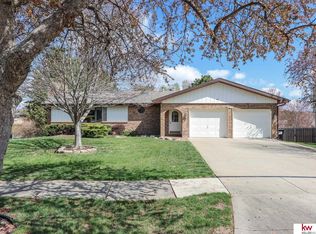 4212 Pinewood Ln, Lincoln, NE 68516