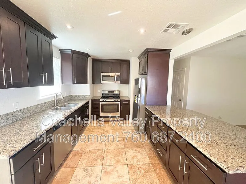 3 bed, 2.0 bath, 1280 sqft, $2,295 — Photo 2