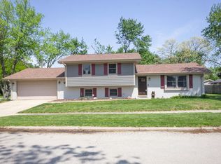 208 Shabbona Dr, Minooka, IL 60447