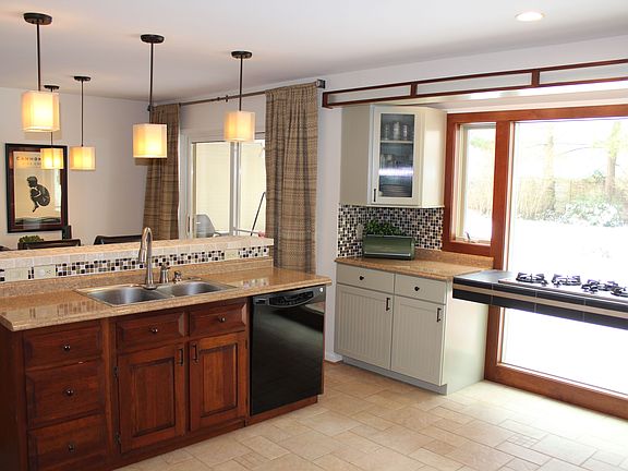 Beautiful, open kitchen