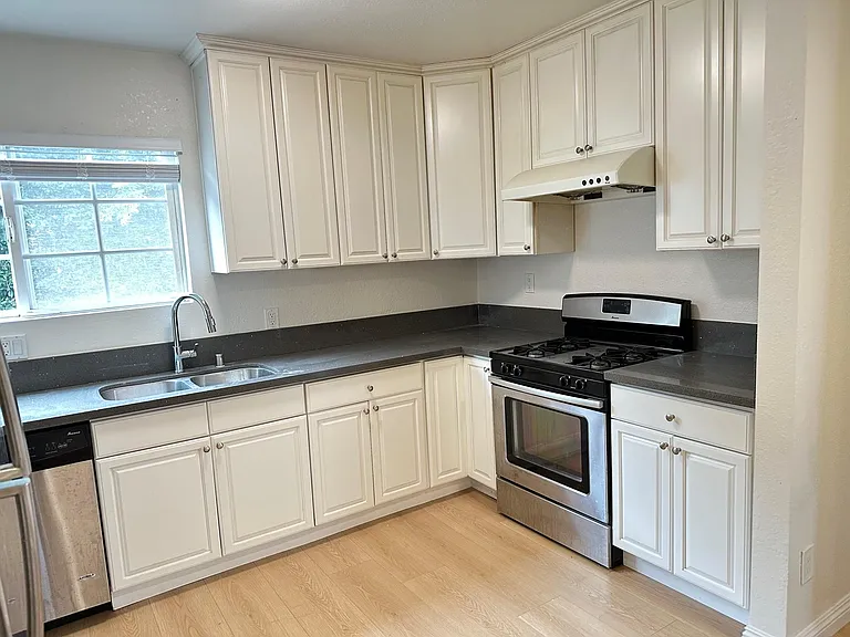 413 Bridewell St — Photo 2