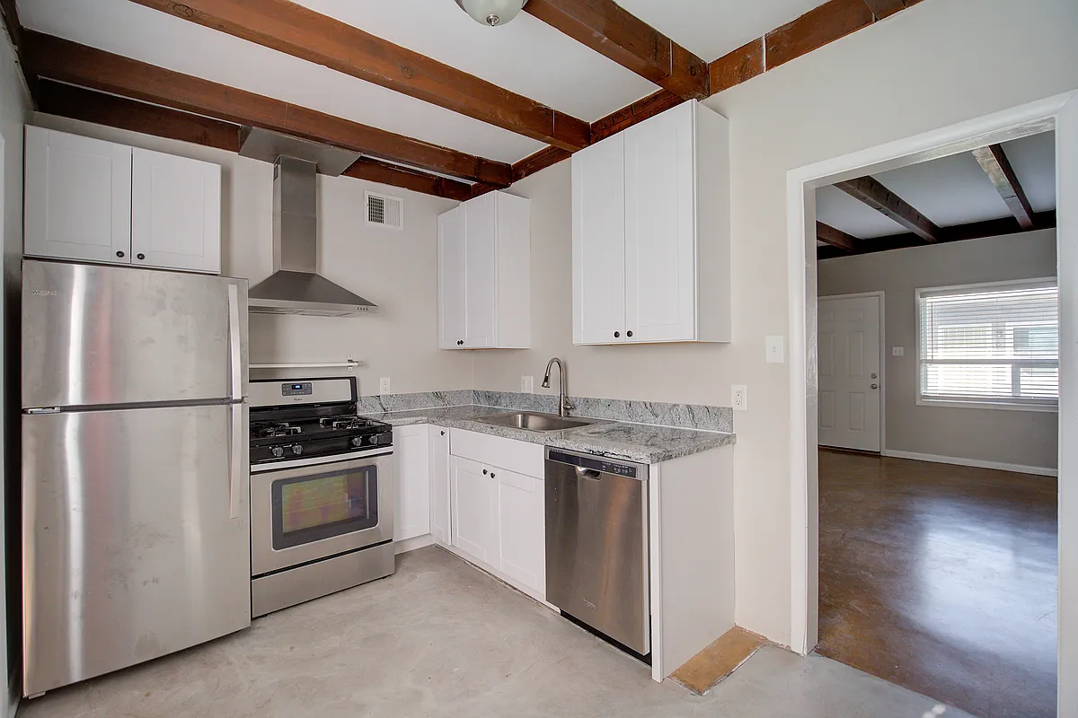 Building Photo - 2242 N Dayton St #7