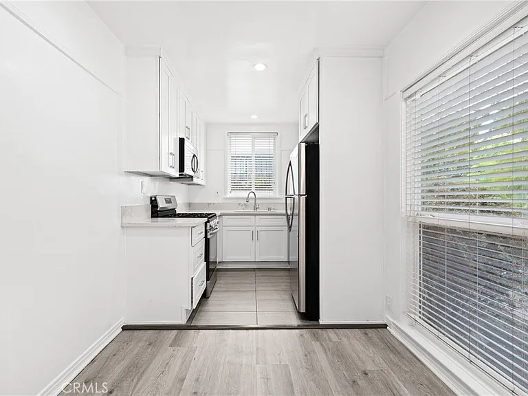 825 N Alfred St #1 — Photo 4