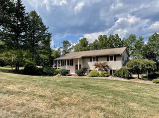 654 Overlook Cir, Walnutport, PA 18088