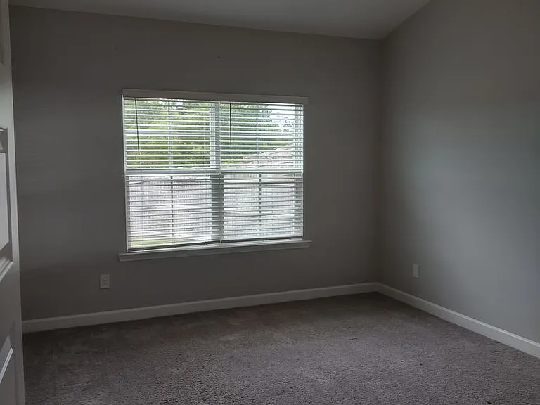 1031 Ashcroft Cir — Photo 28