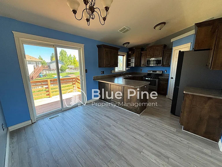 4333 High Desert Dr — Photo 4