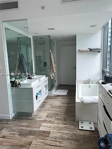 650 NE 32nd St #608 — Photo 16