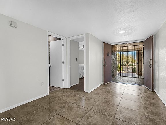 3rd image of 5613 N Calle Del Marques