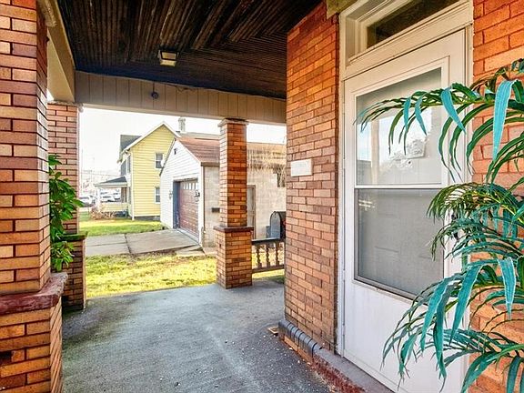 5th image of 413 Bridge St