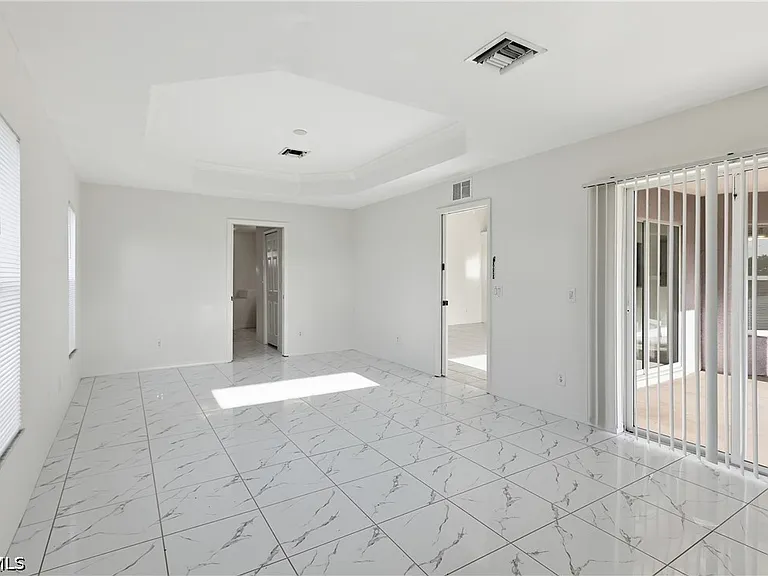 1403 Curtis Ave S — Photo 15