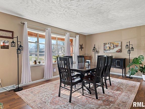 3rd image of 2721 Delaware Dr