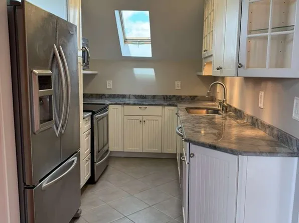 90 Suffolk St APT 5, Fall River, MA 02720