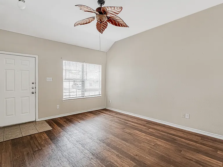 824 Walnut St #824 — Photo 5
