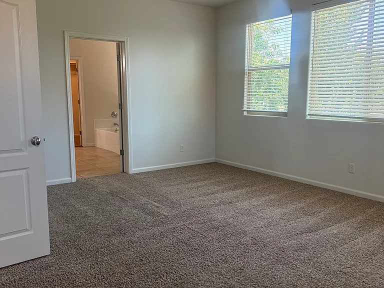 3541 Buckingham Ave — Photo 4
