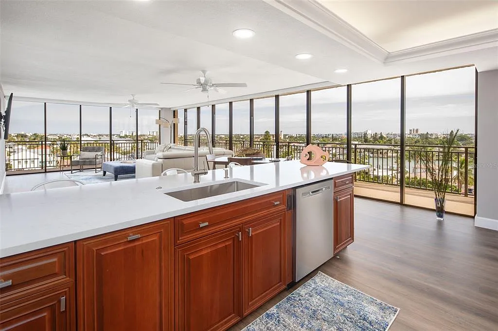 2 bed, 2.0 bath, 1510 sqft, $5,500 — Photo 3