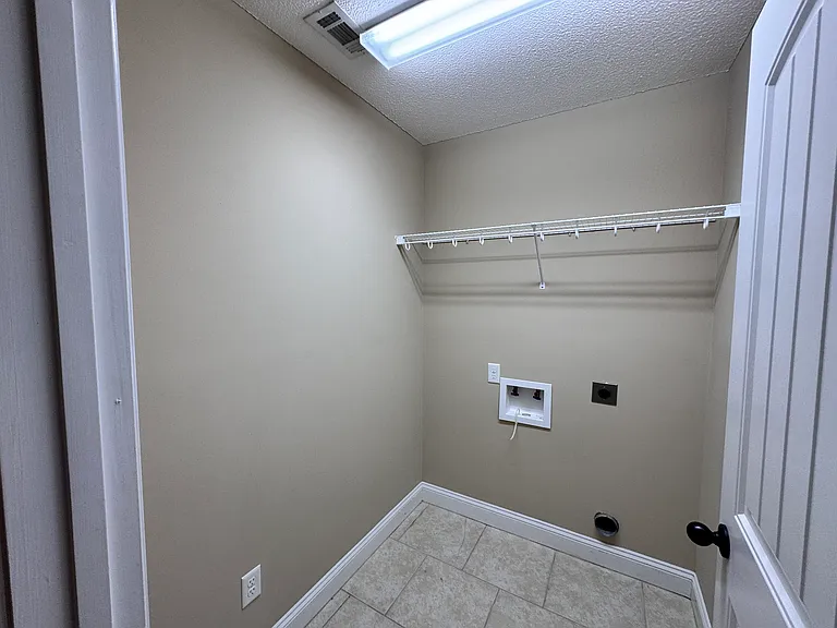 3446 Greenhill Dr — Photo 7