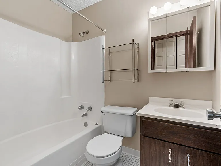 Griffin Court Apartments — Photo 40