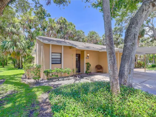 5065 Village Gardens Dr #8, Sarasota, FL 34234